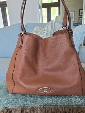 Coach Edie Hobo-style Pebbled Leather Shoulder Bag -Chesnut Brown